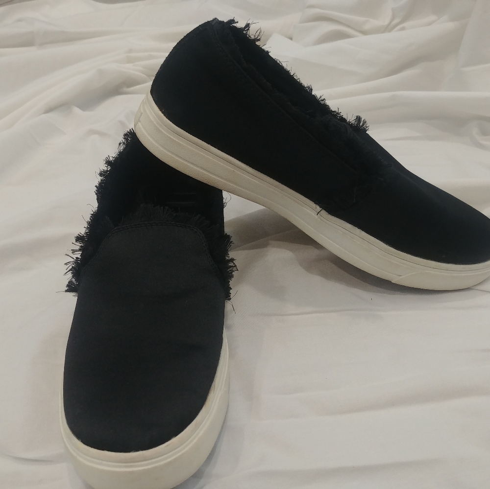 LFL Sneakers Slip On Loafers Black Satin Fringe Raw Hem Memory Foam 8 Kaitlyn